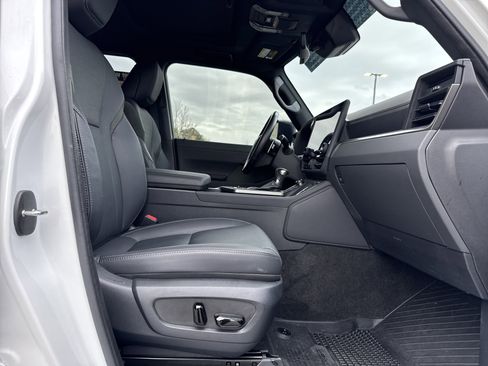 Used 2024 Lexus GX 550 image 32