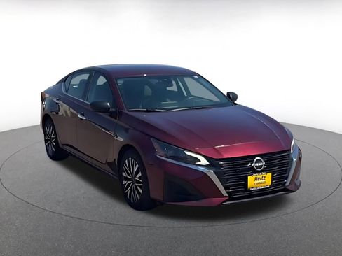 Used 2025 Nissan Altima 2.5 SV FWD image 16