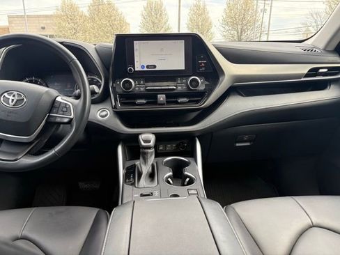 Used 2023 Toyota Highlander XLE AWD/4WD image 20