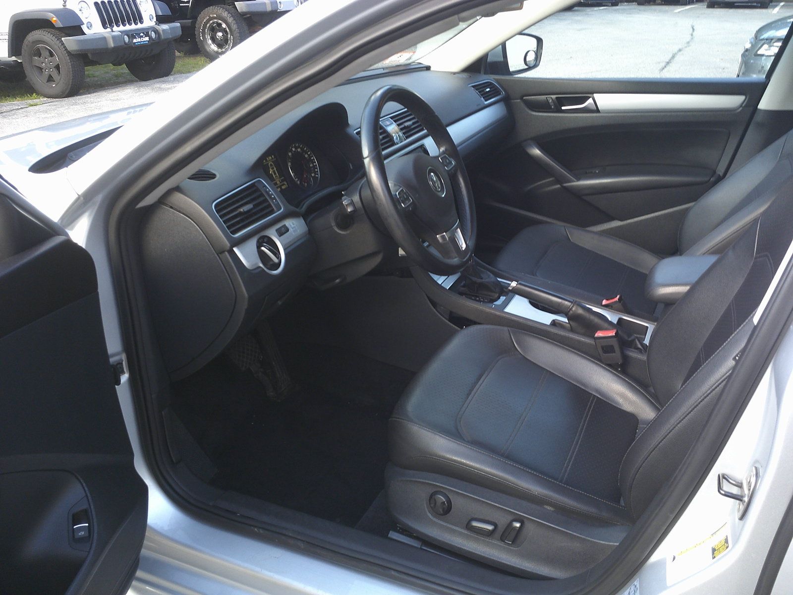 Used 2013 Volkswagen Passat TDI SE FWD image 12
