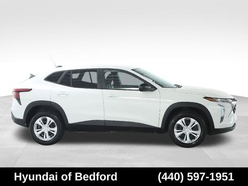 Used 2024 Chevrolet Trax LS FWD image 11