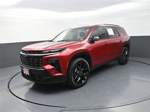 Used 2024 Chevrolet Traverse RS image 3