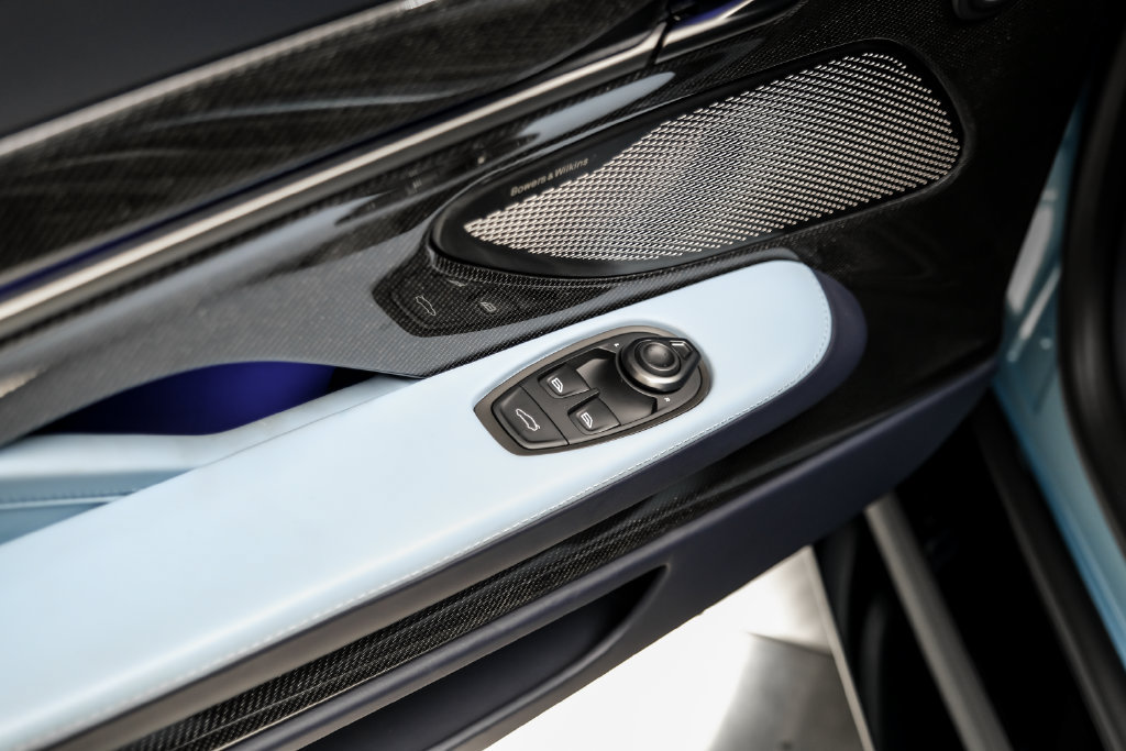 Used 2025 Aston Martin Vanquish RWD image 46