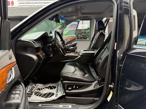 Used 2018 Cadillac Escalade Luxury AWD/4WD image 7