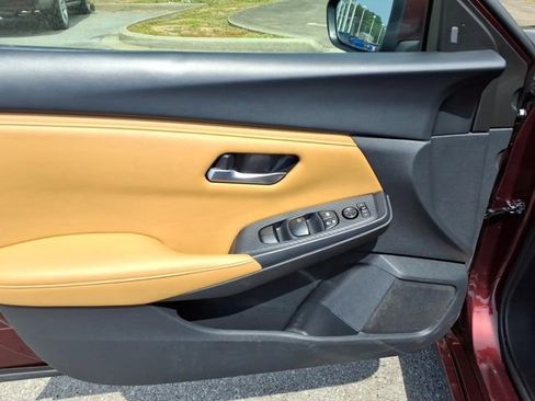 Used 2023 Nissan Sentra SV w/ SV Premium Package FWD image 3