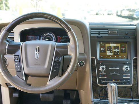 Used 2016 Lincoln Navigator Select AWD/4WD image 19