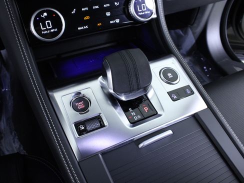 Used 2025 Jaguar F-PACE R-Dynamic S image 30