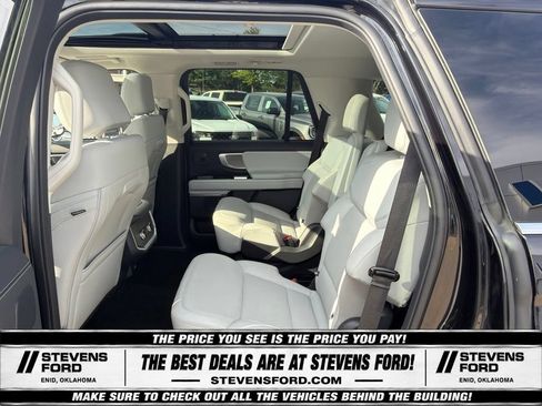 Used 2025 Ford Expedition Platinum w/ Driver's Package AWD/4WD image 34