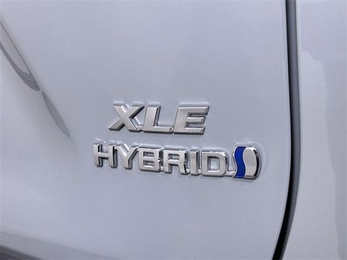 Used 2022 Toyota RAV4 XLE image 33