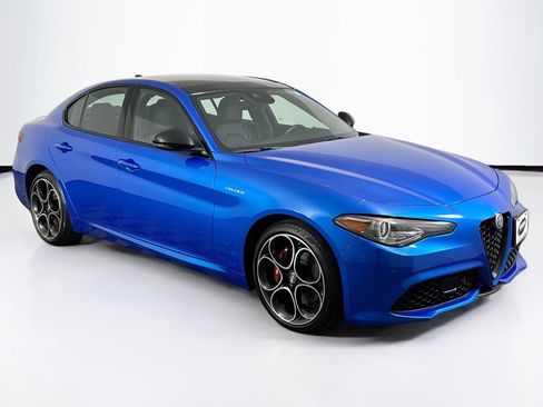 Used 2022 Alfa Romeo Giulia Veloce image 2
