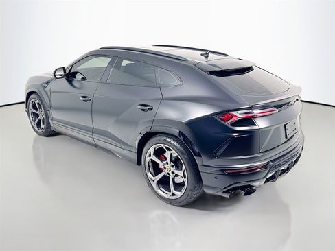 Used 2020 Lamborghini Urus Base image 5