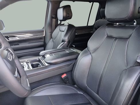 Used 2022 Jeep Wagoneer Series III w/ Convenience Group I AWD/4WD image 26
