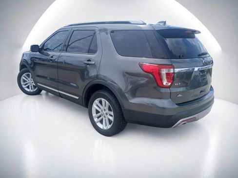 Used 2017 Ford Explorer XLT FWD image 4