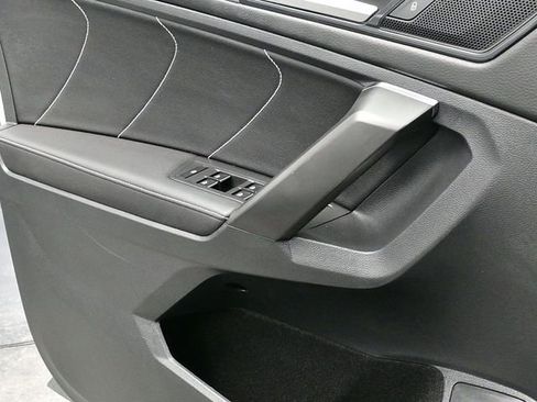 Used 2022 Volkswagen Tiguan SE image 15