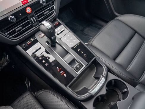 New 2026 Porsche Macan Turbo AWD/4WD image 20