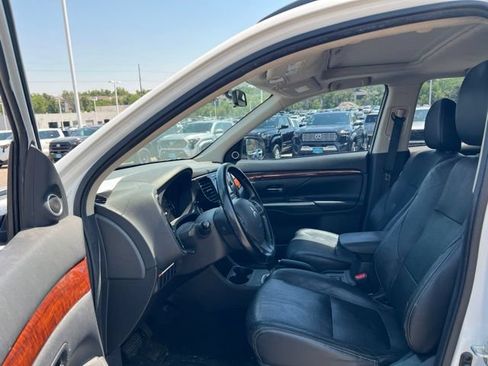 Used 2015 Mitsubishi Outlander SE AWD/4WD image 24