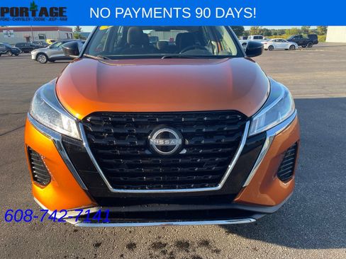 Used 2022 Nissan Kicks SV FWD image 2