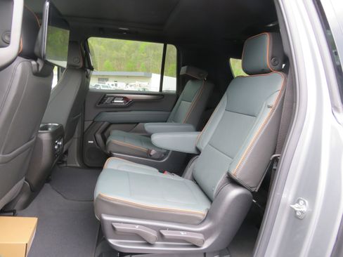 New 2026 GMC Yukon XL AT4 AWD/4WD image 10