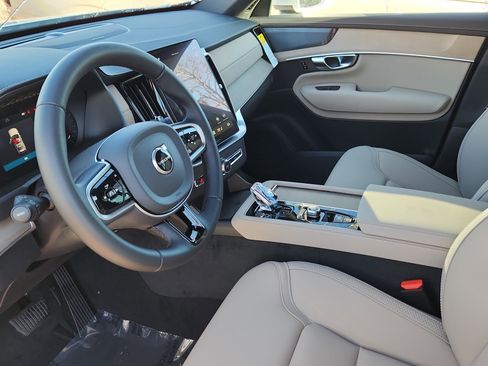 New 2026 Volvo XC90 B6 Plus w/ Protection Package Premier image 9