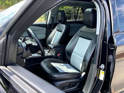 Used 2022 Ford Explorer XLT w/ Equipment Group 202A AWD/4WD image 24