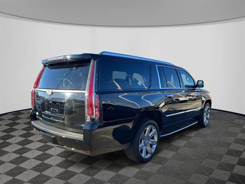 Used 2017 Cadillac Escalade ESV Luxury image 5