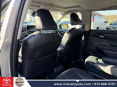 Used 2022 Toyota Highlander XLE image 15