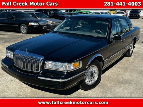 Used 1997 Lincoln Town Car Executive image 1