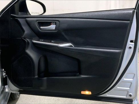 Used 2016 Toyota Camry LE image 26
