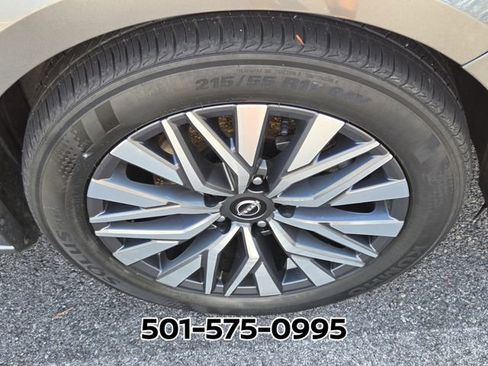 Used 2025 Nissan Altima 2.5 SV FWD image 8