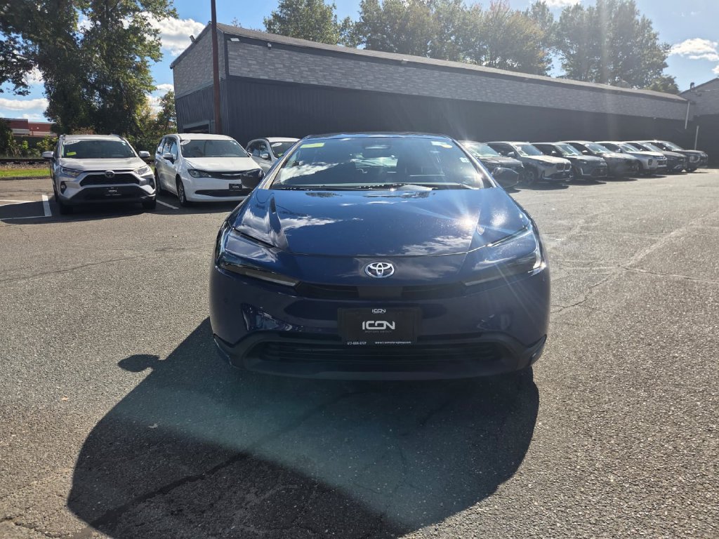 Used 2025 Toyota Prius LE FWD image 8