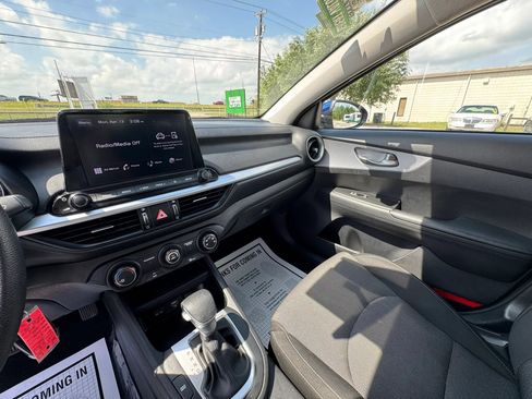 Used 2022 Kia Forte LXS w/ LXS Technology Package FWD image 26