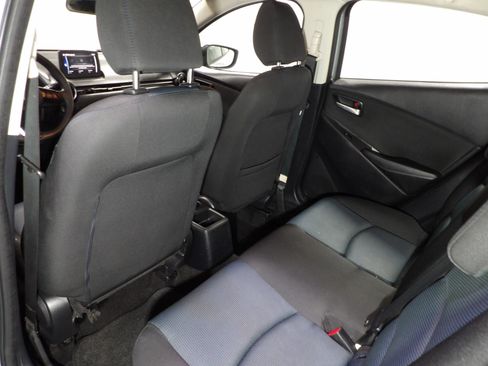 Used 2019 Toyota Yaris LE FWD image 10