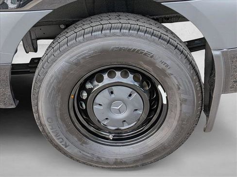 Used 2025 Mercedes-Benz Sprinter 2500 image 22