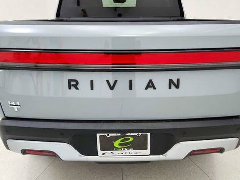 Used 2024 Rivian R1T Adventure image 12