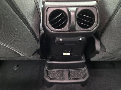 Used 2025 Jeep Wrangler Unlimited Sahara AWD/4WD image 26