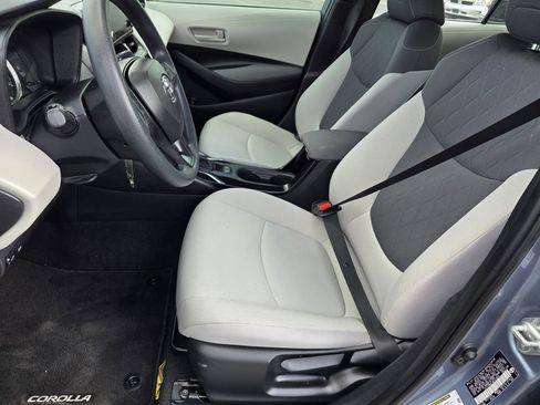 Used 2022 Toyota Corolla LE image 11