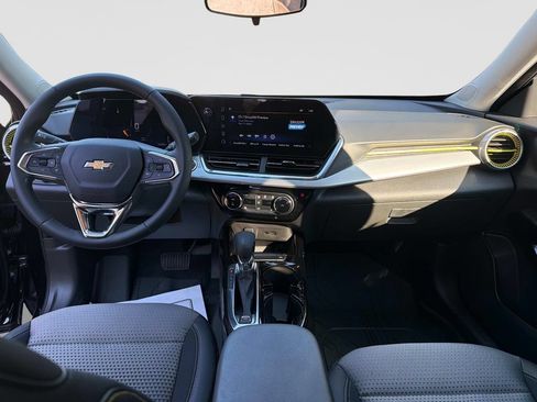 Used 2026 Chevrolet Trax LT w/ Sunroof Package FWD image 17
