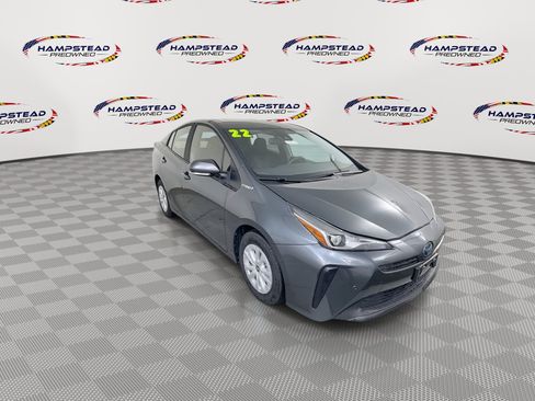 Used 2022 Toyota Prius LE FWD image 2