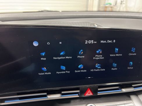 Used 2025 Hyundai Elantra SEL image 31