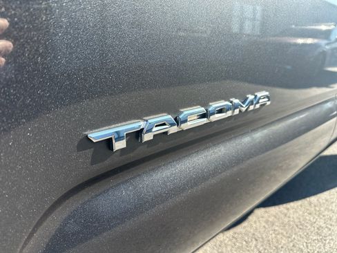 Used 2017 Toyota Tacoma SR5 image 7