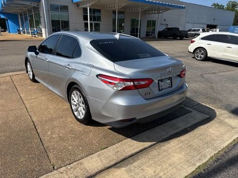 Used 2020 Toyota Camry LE FWD image 7