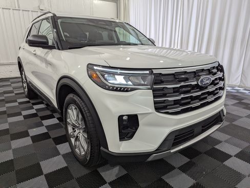 Used 2026 Ford Explorer Active w/ Active Comfort Package AWD/4WD image 5