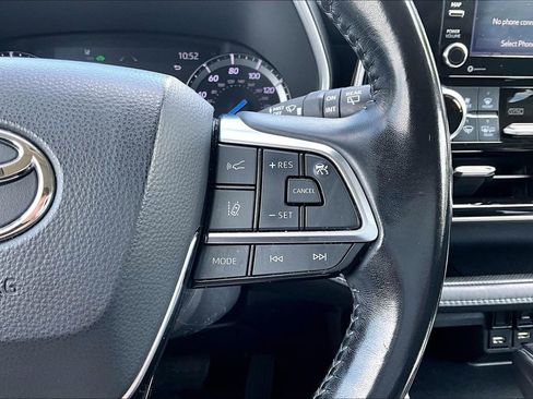 Used 2020 Toyota Highlander XLE AWD/4WD image 20