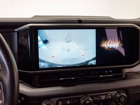 Used 2024 Jeep Wrangler Unlimited Sahara AWD/4WD image 16