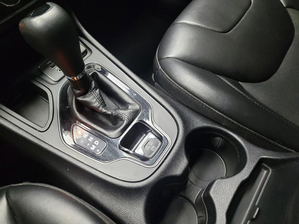 Used 2020 Jeep Cherokee Latitude Plus FWD image 26