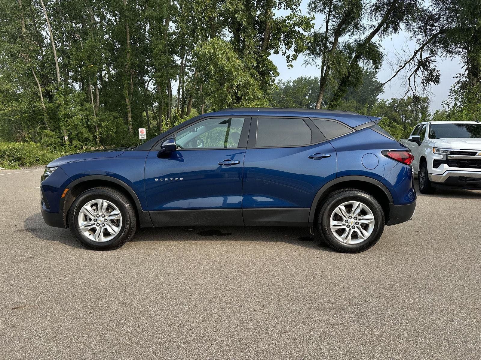 Used 2022 Chevrolet Blazer LT FWD image 2
