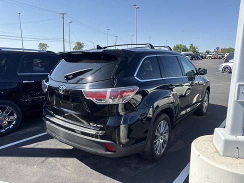 Used 2015 Toyota Highlander XLE AWD/4WD image 3