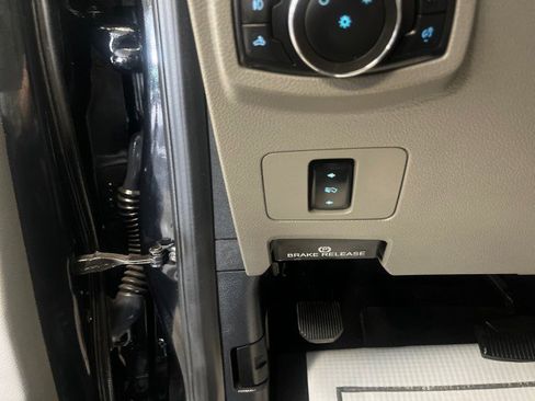 Used 2022 Ford F350 XLT w/ XLT Premium Package image 16