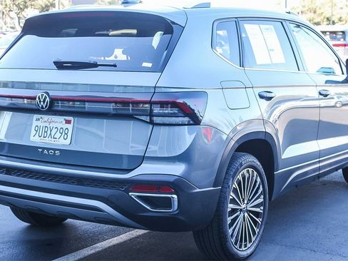 Used 2025 Volkswagen Taos SE image 6
