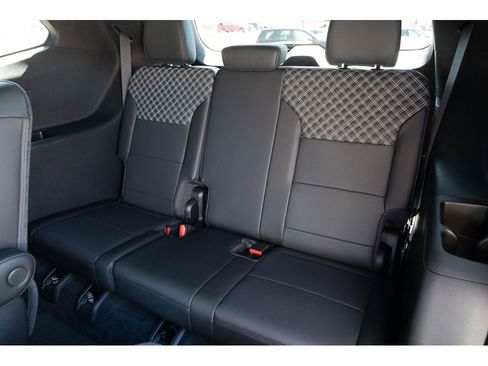 Used 2025 GMC Acadia Denali image 13